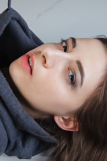 elle mira