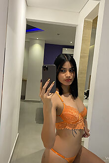 sofia selfie